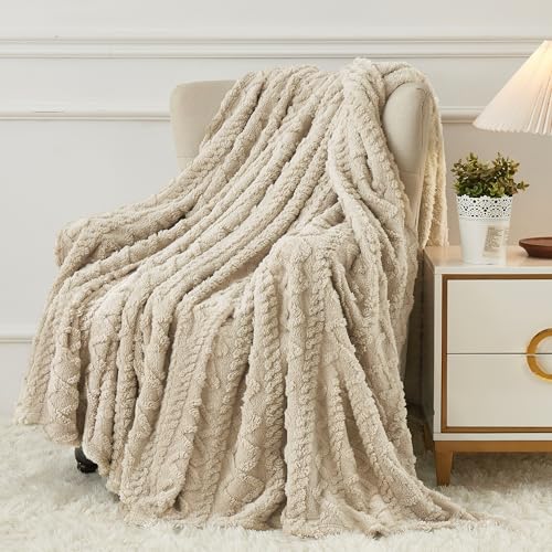 Aganear Fleece Throw Blanket - Cozy Soft Lightweight Fuzzy Throw Blanket for Women Portable Throw Blankets for Couch, Warm Present for Birthday, Christmas, Halloween, Housewarming(50